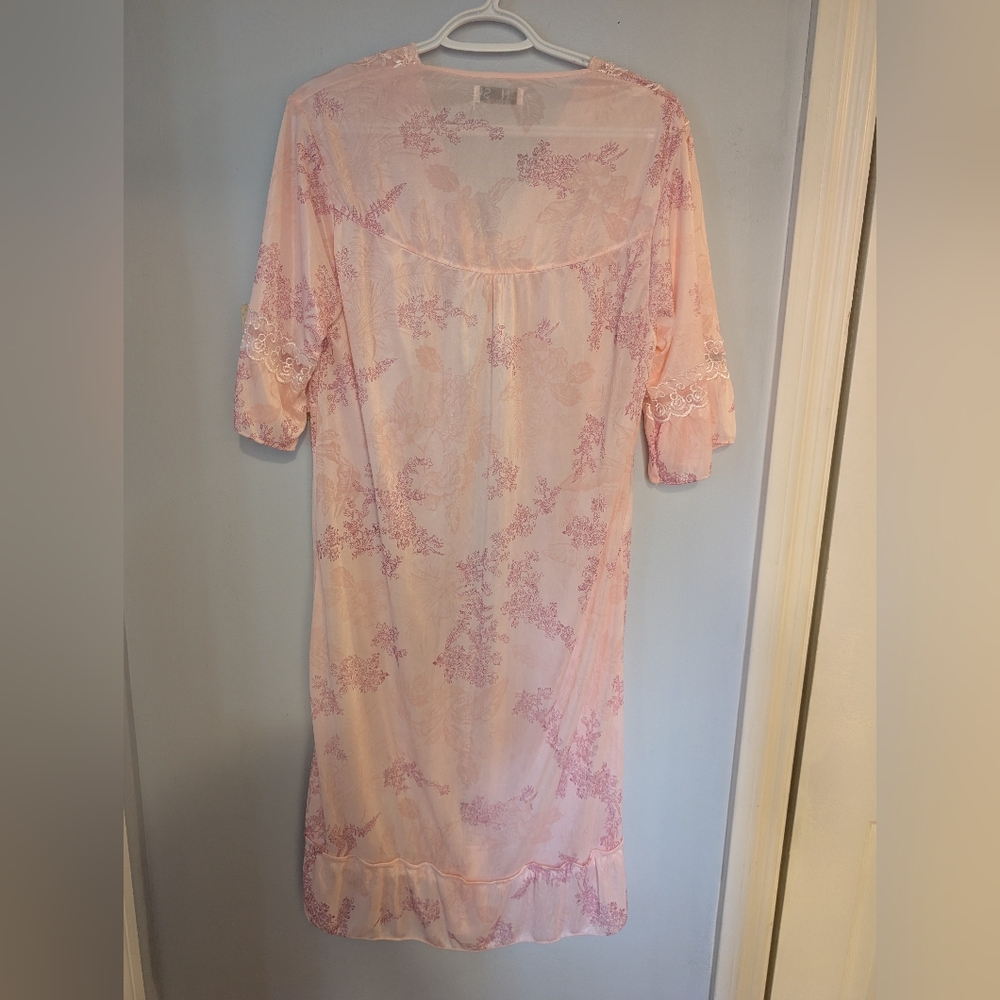 Beautiful Vintage Night Robe - Picture 5 of 6